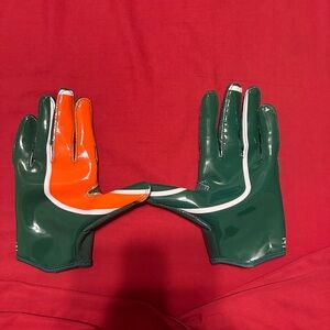 NEWEST UM GLOVES size L